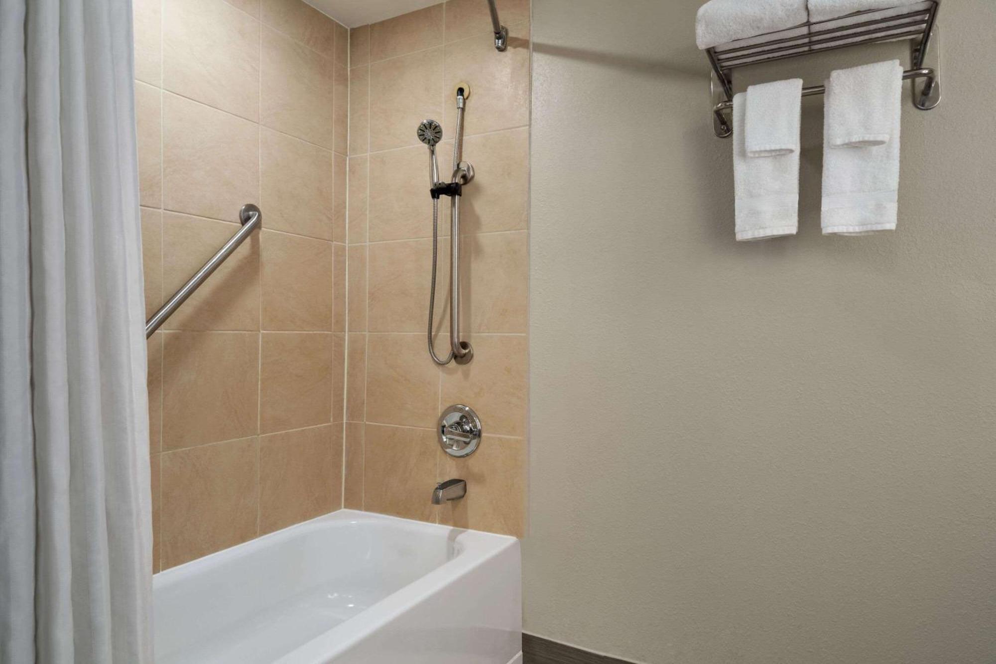 Wyndham Garden Inn Pittsburgh Airport Robinson Township Buitenkant foto
